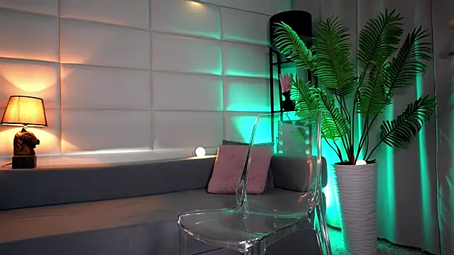 Juliadragon online show from 11/10/25, 02:21