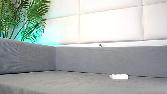 Juliadragon online show from 12/05/25, 04:21