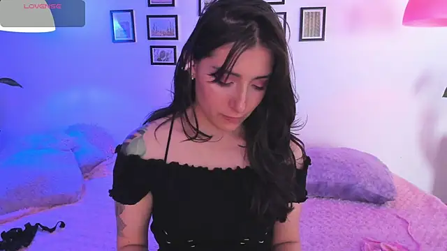 Snapshot of Kendaall_sweet chatting on 06/19/26, 03:22 Kendaall sweet online show from 06/19/26, 03:22