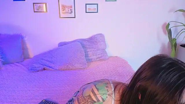 Snapshot of Kendaall_sweet chatting on 07/14/26, 03:00 Kendaall sweet online show from 07/14/26, 03:00