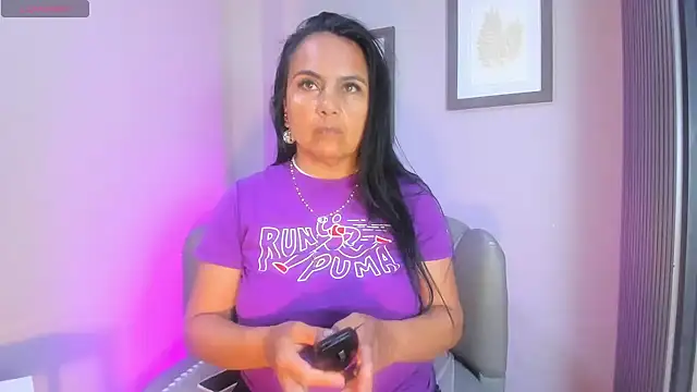 Roxanna moore online show from 06/29/26, 05:25