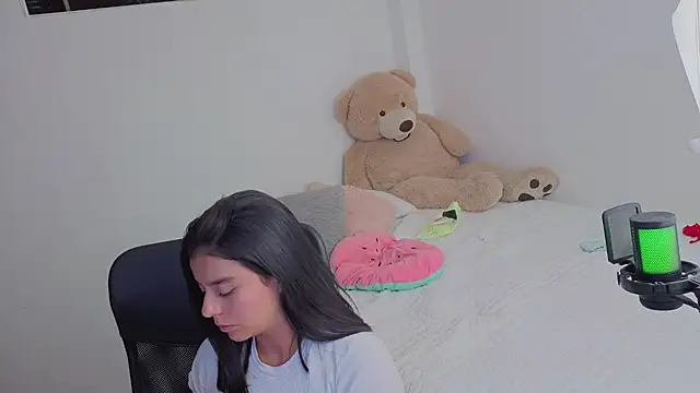 valerihouse  online show from 06/18/26, 12:22