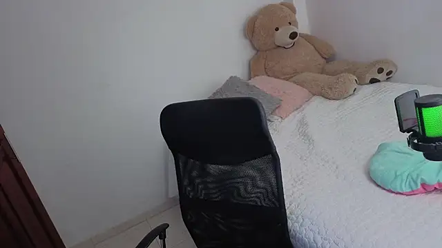 valerihouse  online show from 06/21/26, 02:14