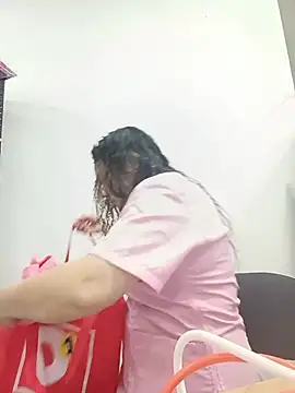Snapshot of SAMANTHA--02 chatting on 05/29/26, 12:47 SAMANTHA--02 online show from 05/29/26, 12:47