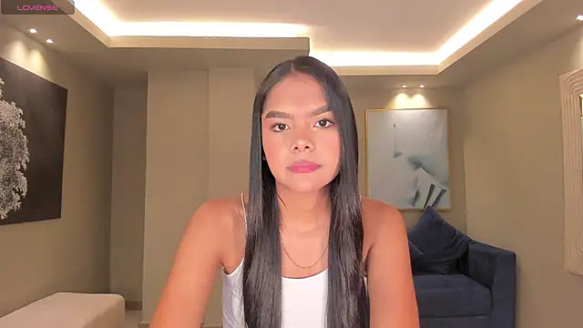 SaphiraJames online show from 05/26/26, 02:40