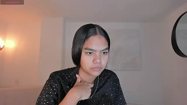 SaphiraJames online show from 06/26/26, 02:05