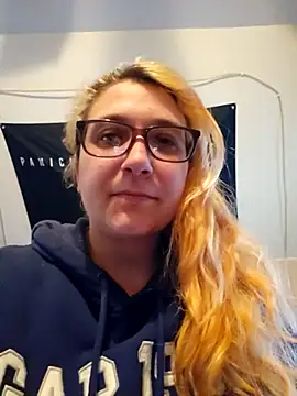 Thatonebinch online show from 05/01/26, 11:42