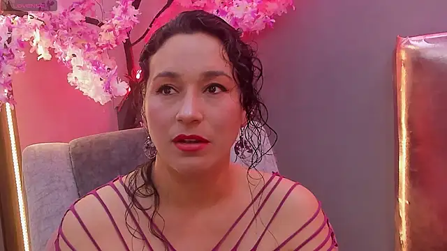 Elizabeth bennett online show from 06/16/26, 09:17