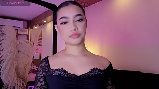 Snapshot of Chloe_monroee chatting on 07/02/26, 03:23 Chloe monroee online show from 07/02/26, 03:23