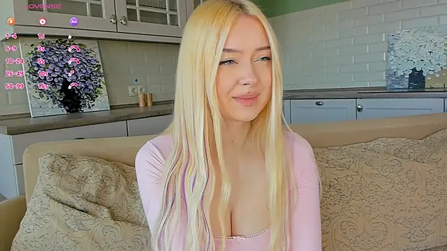 Snapshot of Chanelbayerr chatting on 06/26/26, 03:44 Chanelbayerr online show from 06/26/26, 03:44
