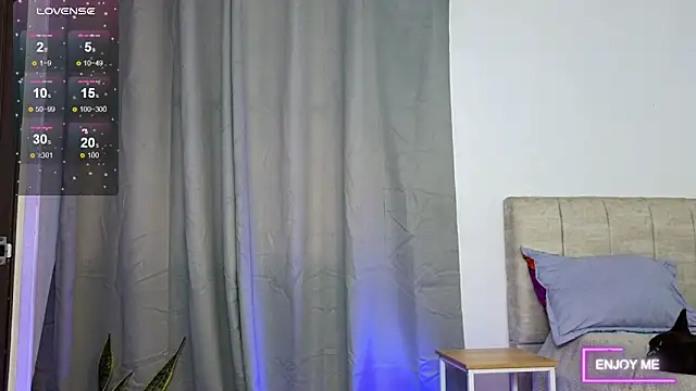 Snapshot of megangil_ chatting on 06/07/26, 01:37 megangil online show from 06/07/26, 01:37