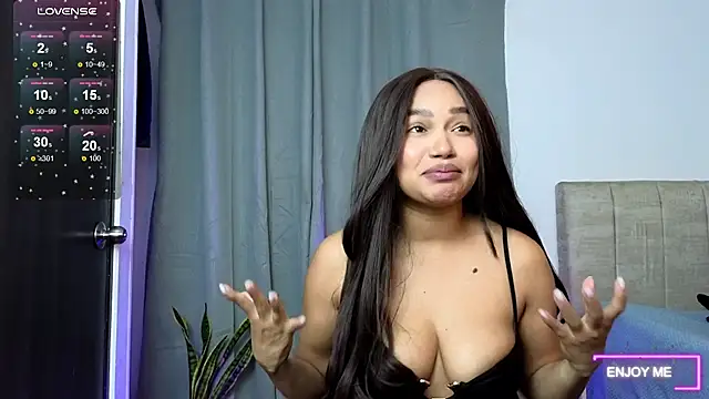 Snapshot of megangil_ chatting on 07/12/26, 06:37 megangil online show from 07/12/26, 06:37