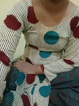 Snapshot of Seema_yadav01 chatting on 06/05/26, 05:14 Seema yadav01 online show from 06/05/26, 05:14