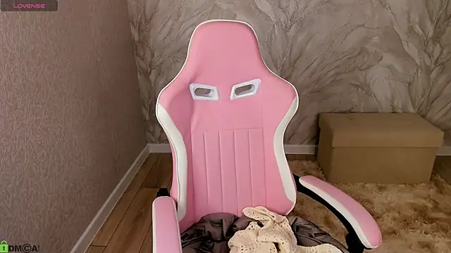 Trisha Moore online show from 05/18/26, 01:13