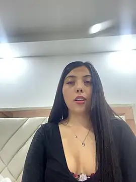 Snapshot of aly-v chatting on 05/21/26, 12:39 aly-v online show from 05/21/26, 12:39