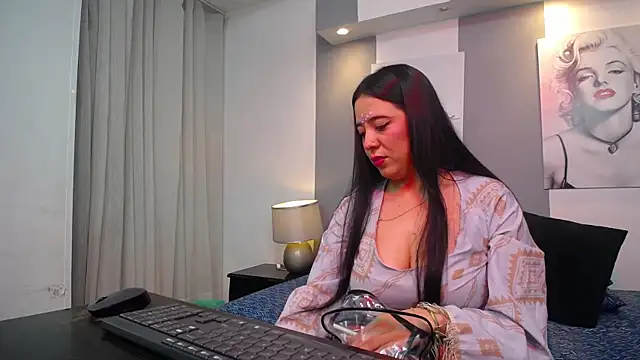 Snapshot of _tamara_priya_ chatting on 07/16/26, 11:38 tamara priya online show from 07/16/26, 11:38