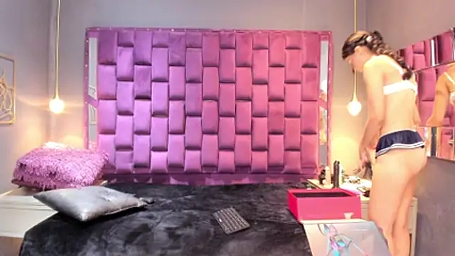 AlesiaLara online show from 08/02/26, 07:23