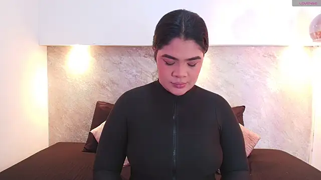Snapshot of Emma__becket1 chatting on 06/11/26, 01:38 Emma becket1 online show from 06/11/26, 01:38