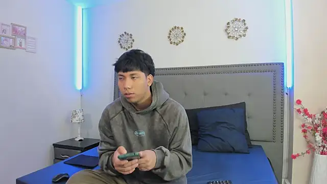 Snapshot of jhoan_evanss chatting on 06/19/26, 04:06 jhoan evanss online show from 06/19/26, 04:06