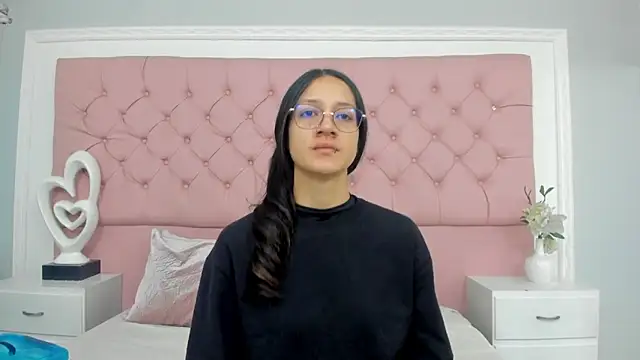 SarahDoll   online show from 06/05/26, 12:44