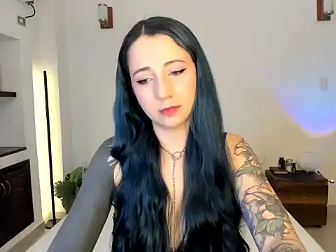 EvangelineLoveee online show from 07/15/26, 08:47