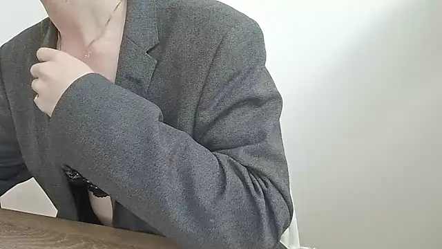Juultjexoxox online show from 05/18/26, 02:34