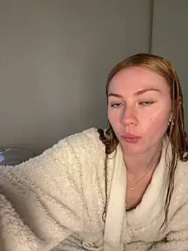 Snapshot of daisycollins chatting on 07/18/26, 05:00 daisycollins online show from 07/18/26, 05:00
