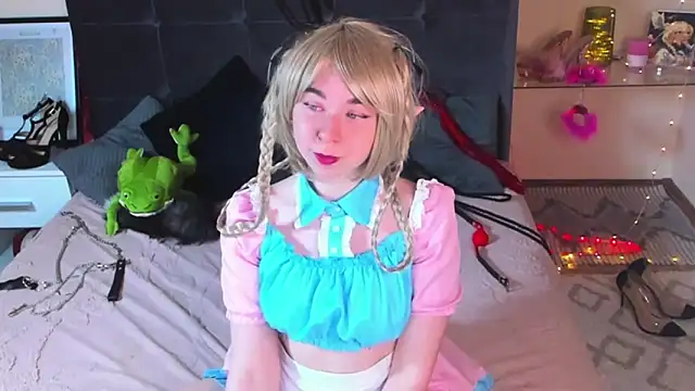 AlexxisSkky online show from 05/25/26, 05:35