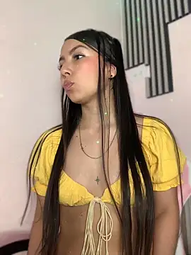Julieth ec online show from 05/22/26, 12:22