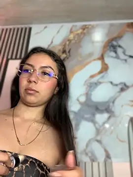 Julieth ec online show from 05/27/26, 12:24