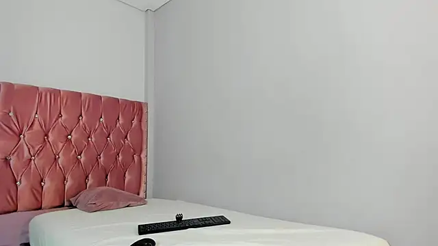 aisha moore online show from 06/18/26, 07:29