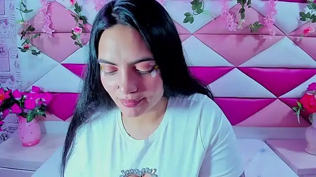 Isabella Mora  online show from 05/16/26, 03:03