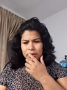 Aurorasaenz  online show from 06/30/26, 12:17