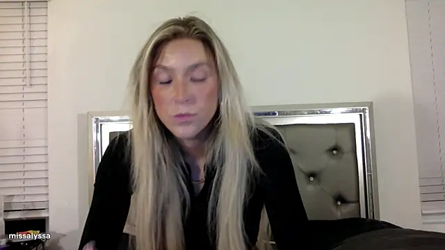 Misss alyssaaa online show from 06/10/26, 04:12