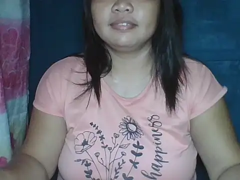 Snapshot of MommyKaye30 chatting on 07/17/26, 06:24 MommyKaye30 online show from 07/17/26, 06:24