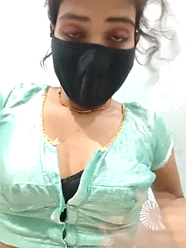Snapshot of Hot_Candy77 chatting on 06/25/26, 02:33 Hot Candy77 online show from 06/25/26, 02:33