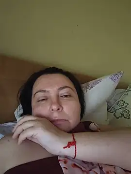 Snapshot of EmmaEmmy40 chatting on 06/21/26, 12:41 EmmaEmmy40 online show from 06/21/26, 12:41