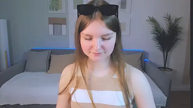 Snapshot of LookEva chatting on 05/25/26, 11:27 LookEva online show from 05/25/26, 11:27