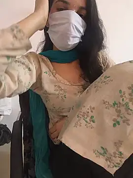 Snapshot of zoya_baby_ chatting on 06/17/26, 04:04 zoya baby online show from 06/17/26, 04:04