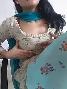 Snapshot of zoya_baby_ chatting on 06/18/26, 10:41 zoya baby online show from 06/18/26, 10:41