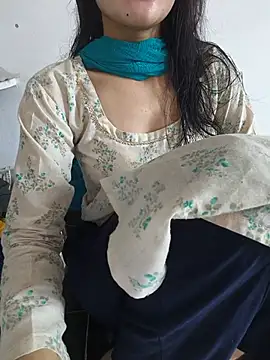 Snapshot of zoya_baby_ chatting on 07/04/26, 04:07 zoya baby online show from 07/04/26, 04:07