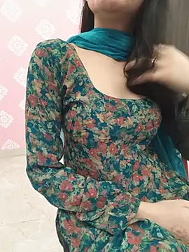 Snapshot of zoya_baby_ chatting on 07/04/26, 04:13 zoya baby online show from 07/04/26, 04:13