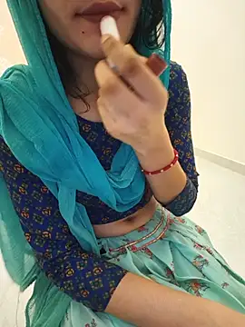 Snapshot of zoya_baby_ chatting on 07/28/26, 04:50 zoya baby online show from 07/28/26, 04:50