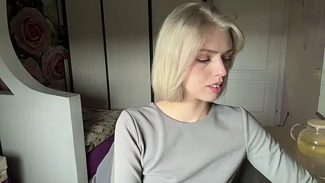 Snapshot of ScarlettRosy chatting on 06/06/26, 04:39 ScarlettRosy online show from 06/06/26, 04:39