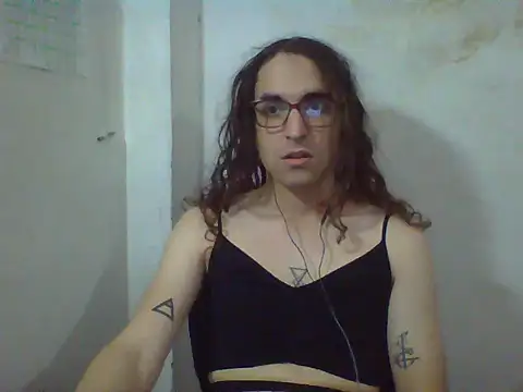 Snapshot of LaCuerva chatting on 05/28/26, 05:32 LaCuerva online show from 05/28/26, 05:32