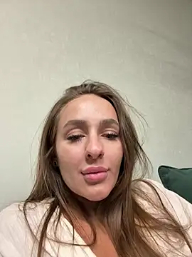leonmessi3 online show from 06/04/26, 04:24