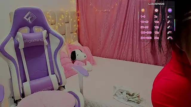 Snapshot of Naomilaurent chatting on 05/15/26, 03:41 Naomilaurent online show from 05/15/26, 03:41