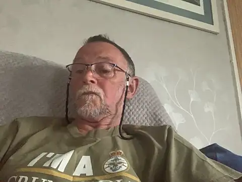 Snapshot of Moonraker64 chatting on 05/27/26, 07:33 Moonraker64 online show from 05/27/26, 07:33