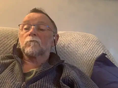 Snapshot of Moonraker64 chatting on 06/07/26, 07:39 Moonraker64 online show from 06/07/26, 07:39