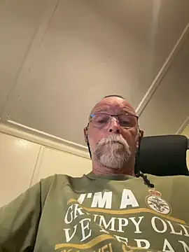 Snapshot of Moonraker64 chatting on 06/28/26, 09:32 Moonraker64 online show from 06/28/26, 09:32